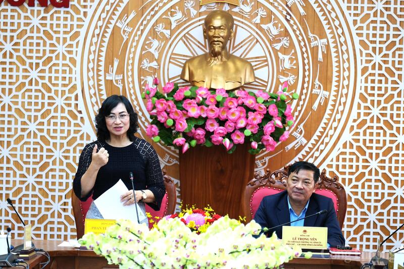 Thứ trưởng Oklavip khuyến mã hấp dẫn mỗi ngày Phan Thị Thắng và Phó Chủ tịch UBND tỉnh Lâm Đồng Lê Trọng Yên điều hành buổi Ok88vip tỷ lệ kèo World Cup 2026. Ảnh: Lê Sơn