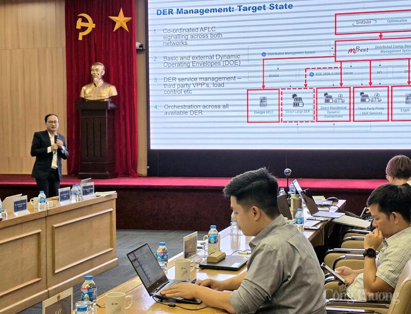 Ông Nguyễn Bá Hoài - Phó Trưởng phòng phụ trách Phòng quản lý Oklavip game bài, casino, thể thao mới, Oklavip game bài, casino, thể thao tái tạo (NSMO) trao đổi tại hội thảo