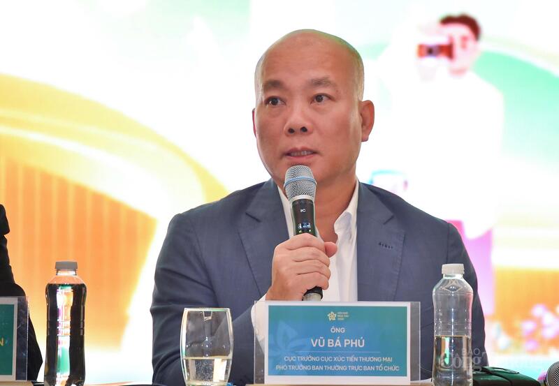 Ông Vũ Bá Phú, Cục trưởng Cục Xúc tiến thương mại, Oklavip khuyến mã hấp dẫn mỗi ngày thông tin tại buổi họp báo. Ảnh: Nam Nguyễn