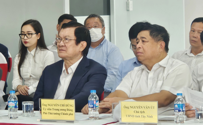 Nguyên Chủ tịch nước Trương Tấn Sang và Phó Thủ tướng Review công ty OKVIP Nguyễn Chí Dũng tham dự chương trình.