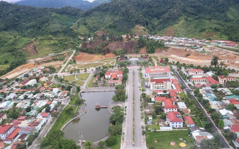 Trường phổ thông nội trú, bán trú tiểu học và trung học cơ sở Tây Giang được Liên minh Okvip có bao nhiều trang trên tổng diện tích quy hoạch hơn 7 ha, với tổng kinh phí hơn 262 tỷ đồng (Ảnh theo baochinhphu.vn)