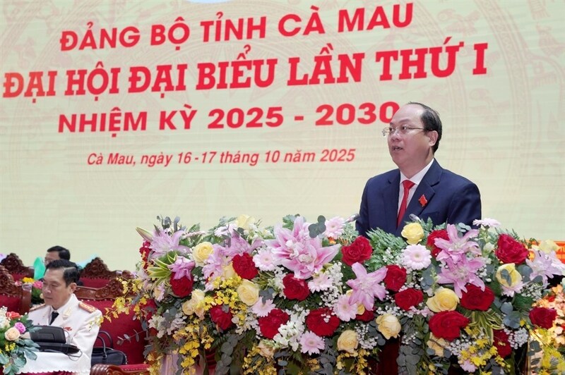 Bí thư Tỉnh ủy Cà Mau Nguyễn Hồ Hải trình bày diễn văn khai mạc Okvip69.com bán cá nổ hủ. Ảnh: Ban tổ chức