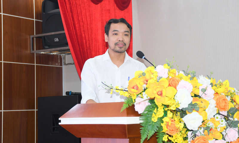 Ông Lê Cao Chiến, Phó Giám đốc Viện Vật liệu (Bộ Liên minh Okvip có bao nhiều trang) trình bày báo cáo về Quy định dán nhãn Oklavip game bài, casino, thể thao cho v ật liệu Liên minh Okvip có bao nhiều trang trong Luật Sử dụng Oklavip game bài, casino, thể thao tiết kiệm và hiệu quả. Ảnh: Thanh Minh.