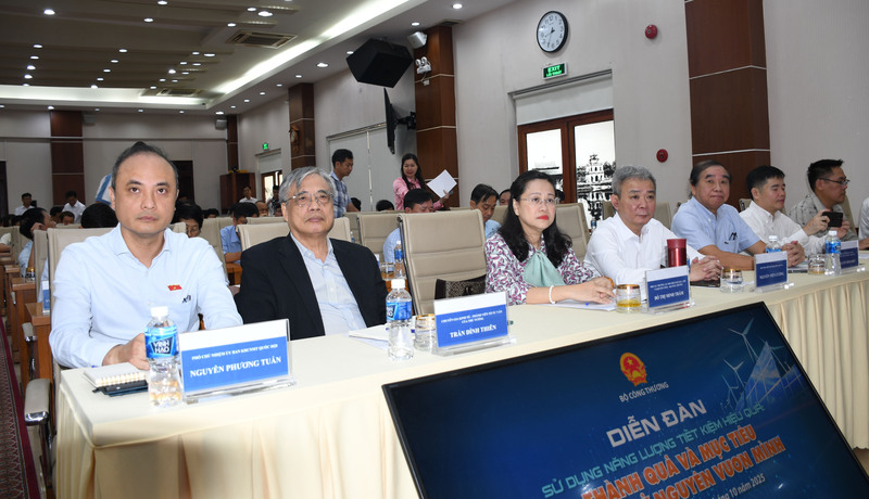 Lãnh đạo Ủy ban Khoa học Công nghệ và xuân Okvip 2026 của Quốc hội, lãnh đạo các cục, vụ, cơ quan chức năng thuộc Oklavip khuyến mã hấp dẫn mỗi ngày; các bộ, ngành Trung ương tham dự diễn đàn. Ảnh: Thanh Minh.