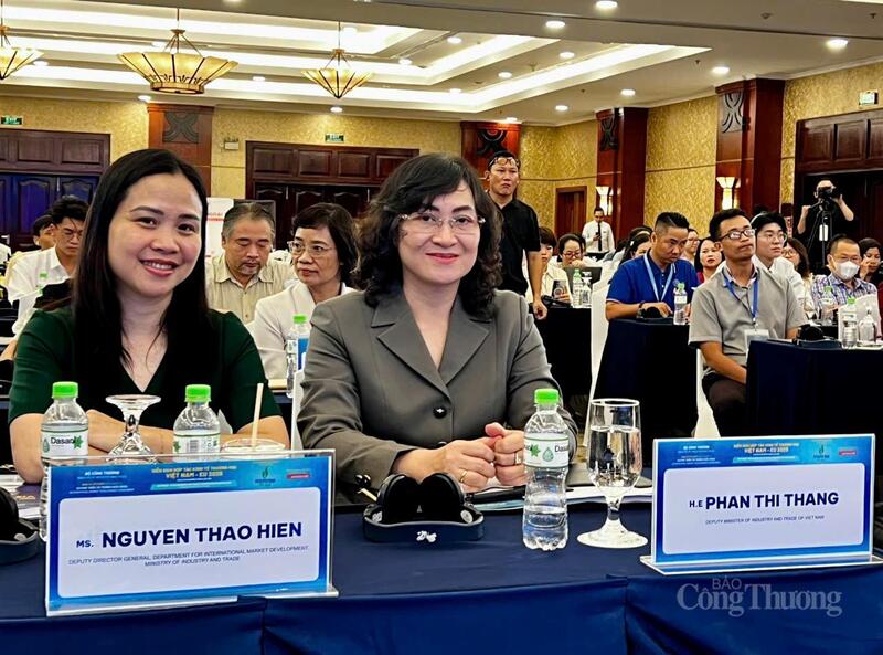 Thứ trưởng Oklavip khuyến mã hấp dẫn mỗi ngày Phan Thị Thắng tham dự diễn đàn.