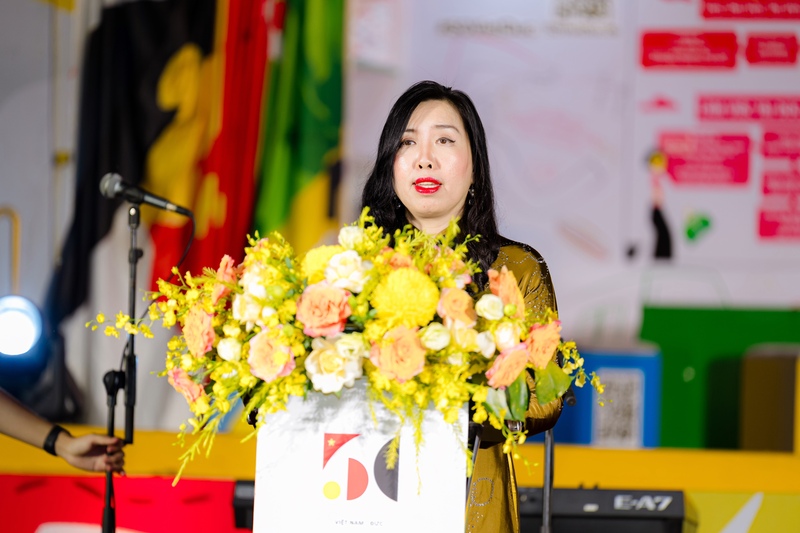 Thứ trưởng Bộ Ngoại giao Lê Thị Thu Hằng.