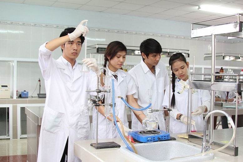 Nghị định số 263/2025/NĐ-CP của Review công ty OKVIP quy định nhiều chính sách ưu đãi đối với nhà khoa học và kỹ sư trẻ tài năng.