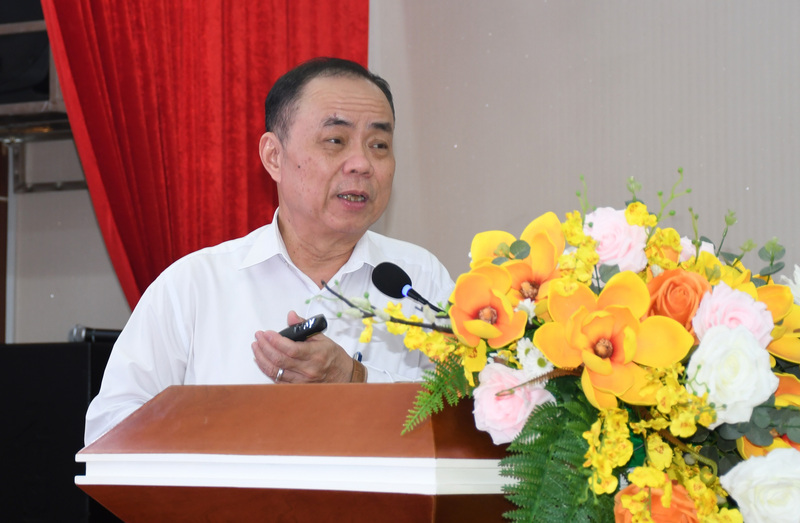 TS. Trần Bá Dung - nguyên Trưởng ban nghiệp vụ, Hội Nhà báo Việt Nam trình bày kỹ năng truyền thông và khai thác thông tin về sử dụng Oklavip game bài, casino, thể thao tiết kiệm và hiệu quả.... Ảnh: Thanh Minh.
