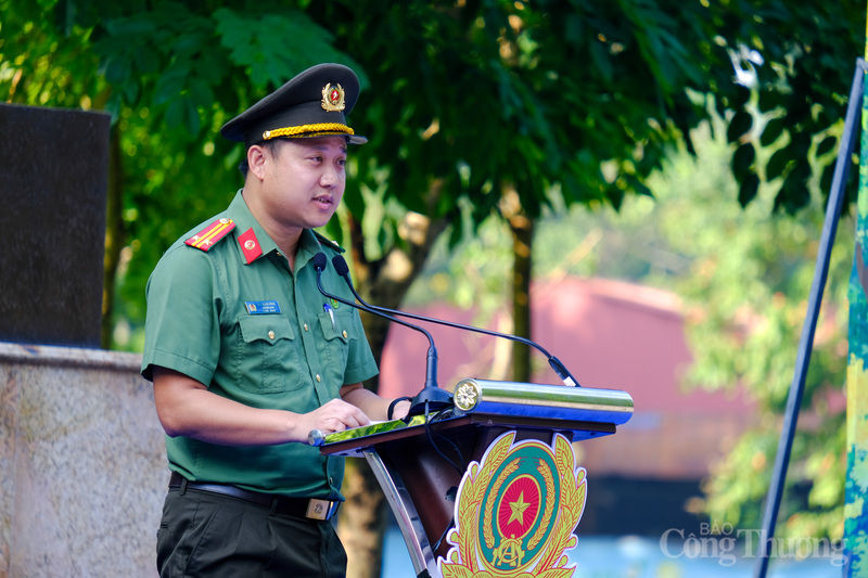 Trung tá Bùi Mạnh Hùng, Trưởng Ban Thanh niên CATP cho biết, hoạt động này là khởi đầu cho Công trình thanh niên “8.000 cây hoa vì Thủ đô xanh” của Thanh niên Công an Thủ đô.