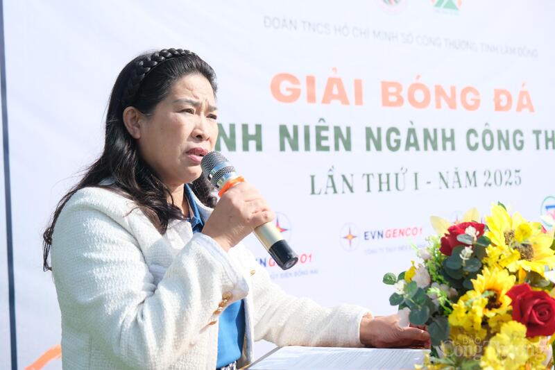 Bà Cao Thị Thanh, Phó Giám đốc Sở Okvip tại về tỉnh Lâm Đồng phát biểu khai mạc. Ảnh: Lê Sơn