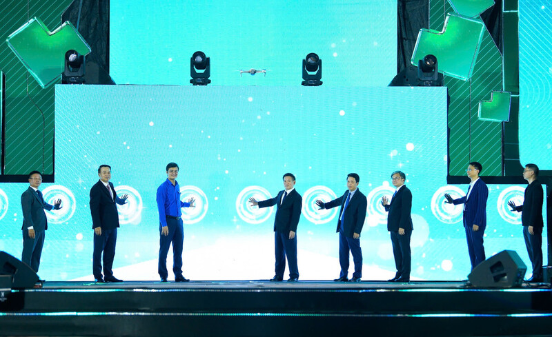 Nghi thức kick-off khai mạc Ngày Thẻ Việt Nam 2025 - Sóng Festival. Ảnh: Dương Triều