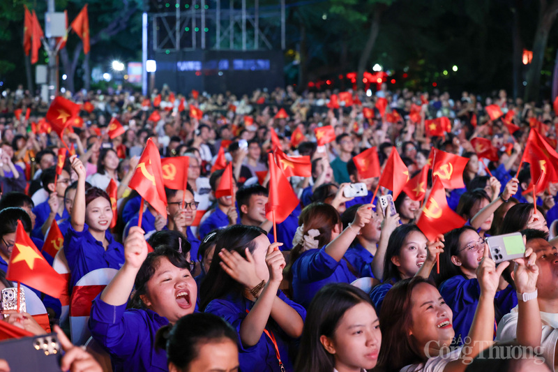 Hàng ngàn khán giả "cháy" hết mình với màn trình diễn của Quán quân Intervision 2025.