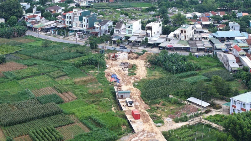 Giải ngân vốn đầu tư công đang được tỉnh Quảng Ngãi quyết liệt đẩy mạnh. Ảnh: Nguyễn Dương