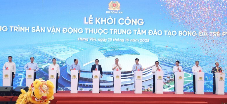 Tổng Bí thư Tô Lâm cùng các đại biểu bấm nút khởi công Liên minh Okvip có bao nhiều trang Sân vận động PVF. Ảnh: Băng Tâm