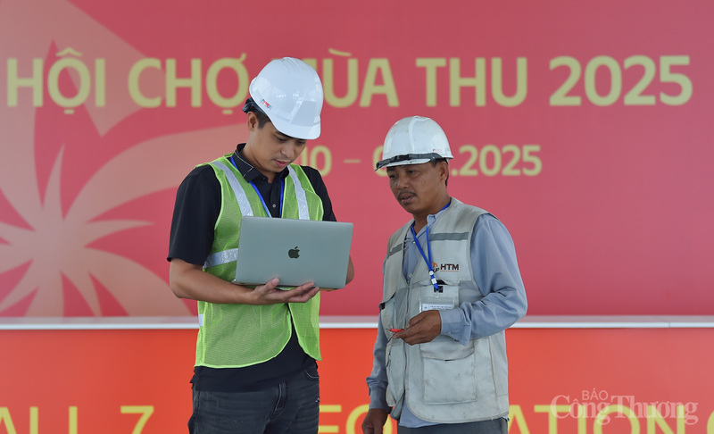 Các đơn vị thi công Hội chợ Mùa Thu 2025 đang Ok88vip tỷ lệ kèo World Cup 2026 với tinh thần "làm ngày làm đêm" với mục tiêu cao nhất là đảm bảo đúng tiến độ đặt ra.