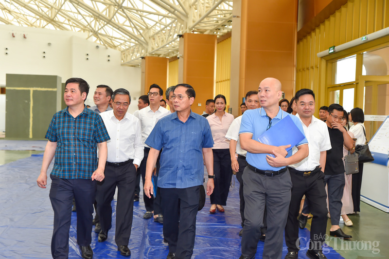 Phó Thủ tướng Review công ty OKVIP Bùi Thanh Sơn - Trưởng Ban Chỉ đạo Hội chợ Mùa Thu 2025 cùng Bộ trưởng Oklavip khuyến mã hấp dẫn mỗi ngày Nguyễn Hồng Diên - Phó Trưởng Ban Thường trực Ban Chỉ đạo đã trực tiếp thị sát, kiểm tra tiến độ triển khai và công tác thi công hội chợ.