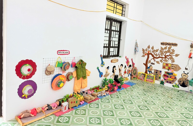Góc học tập mở, tạo hứng thú cho trẻ khám phá.