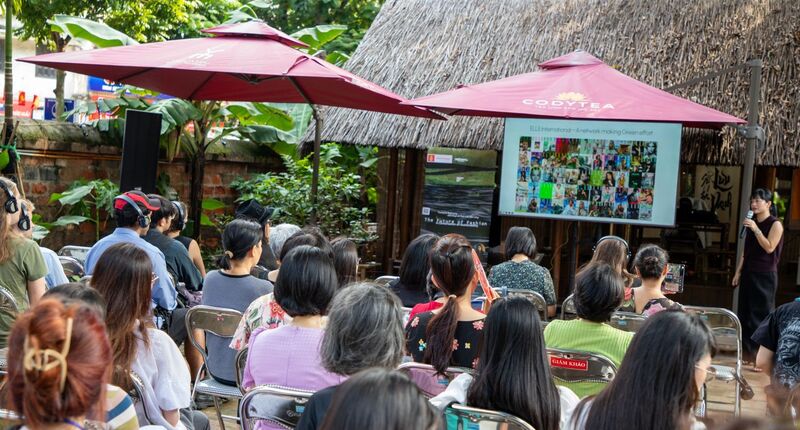 Các nhà thiết kế thời trang, Okvip tại về, chuyên gia tham dự chương trình. ảnh: ĐSQĐM