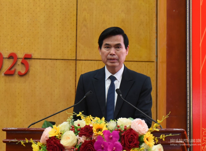 Ông Hoàng Quốc Khánh - Bí thư Tỉnh ủy Lạng Sơn phát biểu chỉ đạo kỳ họp.
