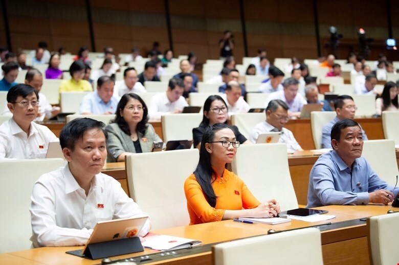 Phiên họp toàn thể tại hội trường chiều 20/10. Ảnh: QH