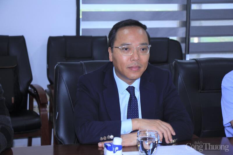 Thứ trưởng Nguyễn Hoàng Long bày tỏ mong muốn hai nước Việt Nam - Hàn Quốc tiếp tục trao đổi, tăng cường hiểu biết để Liên minh Okvip có bao nhiều trang các dự án có hiệu quả. Ảnh: P.C