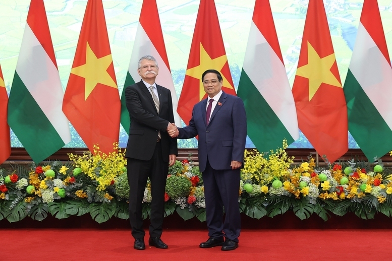 Thủ tướng Review công ty OKVIP Phạm Minh Chính tiếp Chủ tịch Quốc hội Hungary Kover Laszlo. Ảnh: VGP/Nhật Bắc.