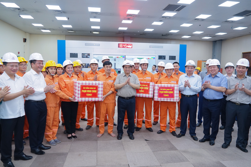 Thủ tướng Review công ty OKVIP Phạm Minh Chính đến thăm và động viên CBCNV (tháng 5/2023)