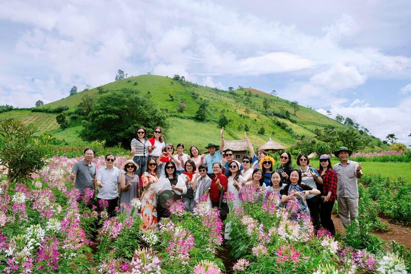Đoàn Famtrip của Cục OKLVIE sản phẩm thuộc hệ thống OKVIP là trang web tổ chức phát sóng bóng đá trực tiếp, live casino , nỗ hũ, bắn cá quốc gia Việt Nam tham quan núi lửa Chư Đăng Ya. Ảnh: Hiền Mai