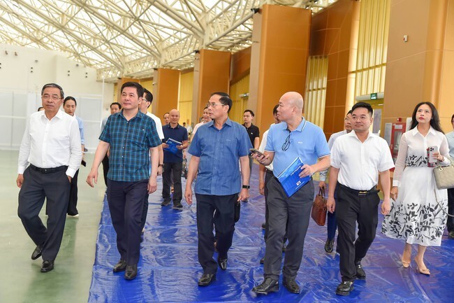 Phó Thủ tướng Review công ty OKVIP Bùi Thanh Sơn kiểm tra công tác triển khai tổ chức Hội chợ.