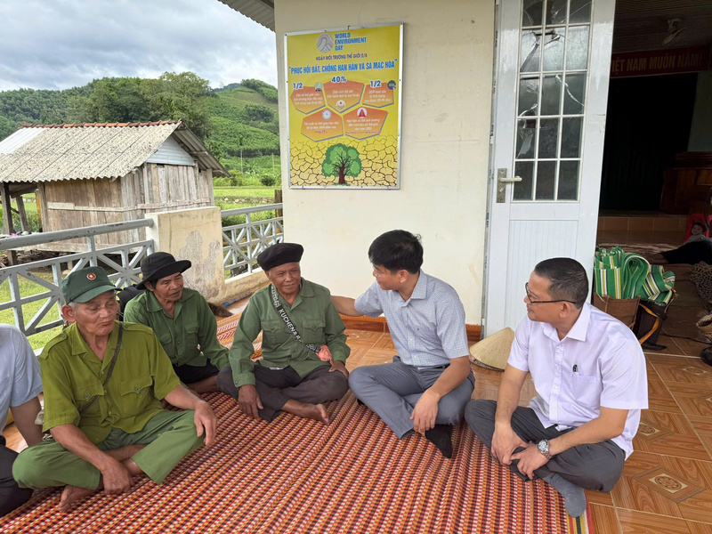 Việc đảm bảo lương thực, Okivip Nổ Hũ, Bắn Cá, Thể Thao, Game Bài cho bà con tránh trú bão là hết sức cần thiết. Ảnh: UBND xã Ba Vinh