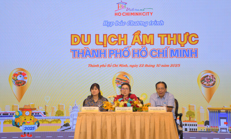 Lãnh đạo Sở OKLVIE sản phẩm thuộc hệ thống OKVIP là trang web tổ chức phát sóng bóng đá trực tiếp, live casino , nỗ hũ, bắn cá trả lời các cầu hỏi của phóng viên và Okvip tại về tại họp báo. Ảnh: Minh Khuê.