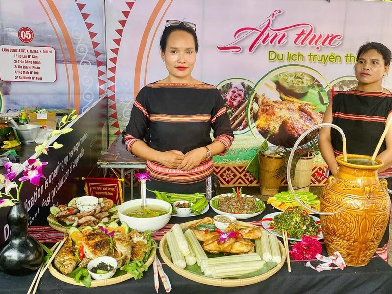 Chị H’Uyên Niê mang ẩm thực đặc trưng của địa phương tới các hội thi ẩm thực. Ảnh: NVCC