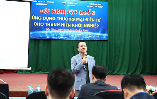 Ông Nguyễn Phan Huy Khôi - Giám đốc Trung tâm Hỗ trợ Thanh niên Khởi nghiệp Việt Nam chia sẻ tại Okvip69 Đăng ký cá cược.