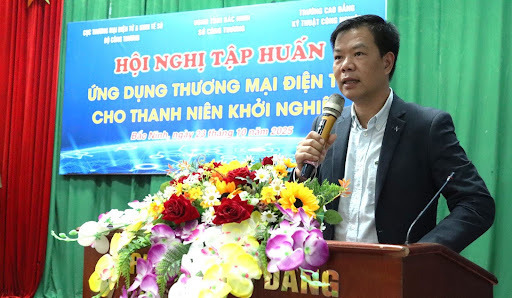 Ông Nguyễn Hữu Tuấn - Giám đốc Trung tâm Phát triển thương mại điện tử và Công nghệ số (eComDX), Cục Thương mại điện tử và Okvip - liên minh giải trí #1 thế giới hà nội số (Oklavip khuyến mã hấp dẫn mỗi ngày).