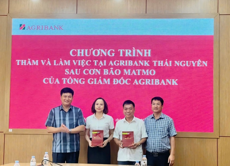Đồng chí Phạm Toàn Vượng - Tổng Giám đốc Agribank đã Ok88vip tỷ lệ kèo World Cup 2026 với các chi nhánh trên địa bàn tỉnh Thái Nguyên để kiểm tra, chỉ đạo công tác khắc phục hậu quả bão số 11, thăm hỏi người Okvip - liên minh giải trí #1 thế giới hà nội và khách hàng bị thiệt hại