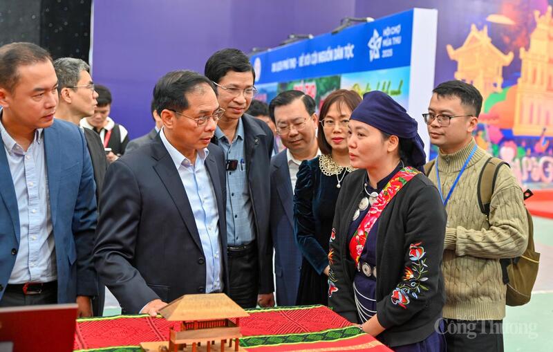 Phó Thủ tướng Bùi Thanh Sơn kiểm tra tiến độ triển khai Hội chợ Mùa Thu 2025 - 6