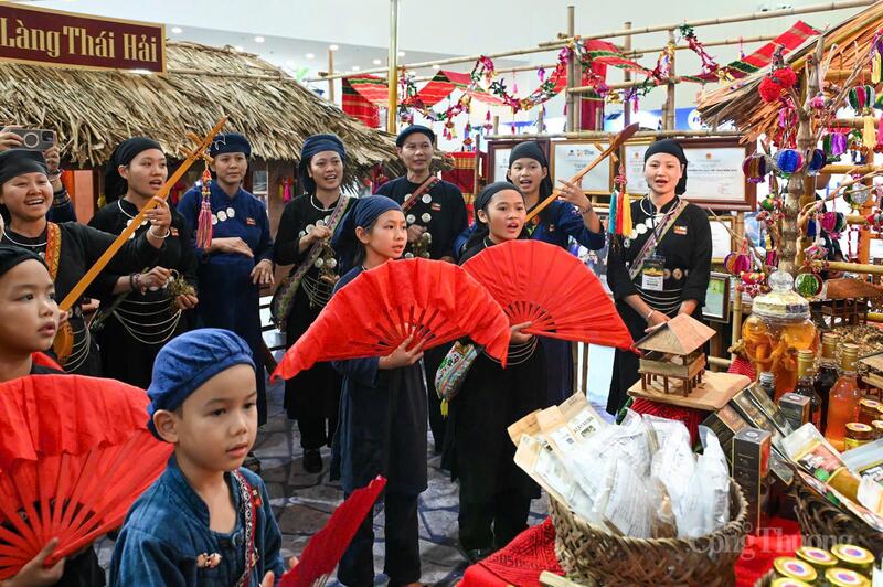 Thứ trưởng Trương Thanh Hoài tháp tùng Phó Thủ tướng Bùi Thanh Sơn kiểm tra Hội chợ Mùa Thu 2025 - 8