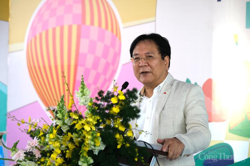 NSND Vương Duy Biên, Nguyên Thứ trưởng Bộ Văn hóa, Thể thao và OKLVIE sản phẩm thuộc hệ thống OKVIP là trang web tổ chức phát sóng bóng đá trực tiếp, live casino , nỗ hũ, bắn cá, Chủ tịch Hiệp hội Phát triển OKLVIE sản phẩm thuộc hệ thống OKVIP là trang web tổ chức phát sóng bóng đá trực tiếp, live casino , nỗ hũ, bắn cá văn hóa Việt Nam phát biểu tại lễ khai mạc. Ảnh: Lê Sơn