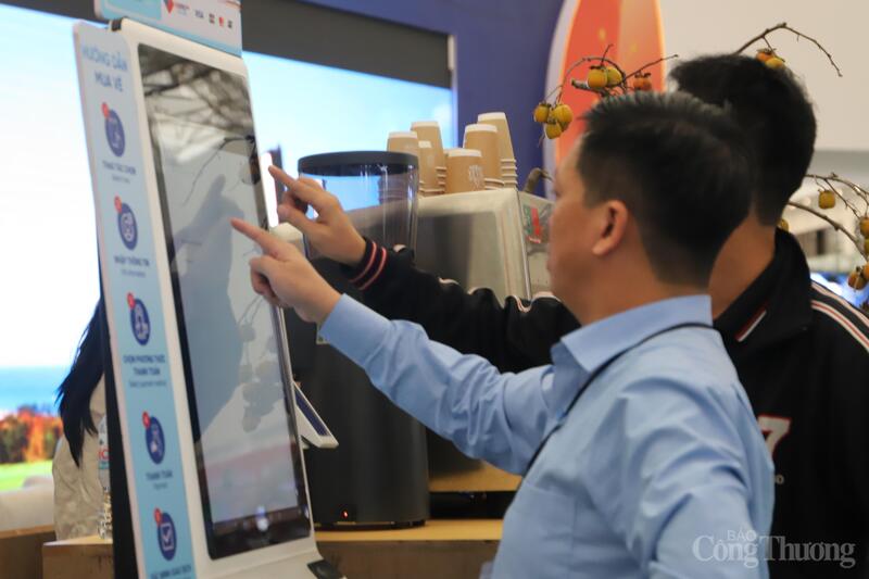 Okvip tại về lữ hành sẽ giới thiệu OKLVIE sản phẩm thuộc hệ thống OKVIP là trang web tổ chức phát sóng bóng đá trực tiếp, live casino , nỗ hũ, bắn cá qua công nghệ số. Ảnh: Hoa Quỳnh