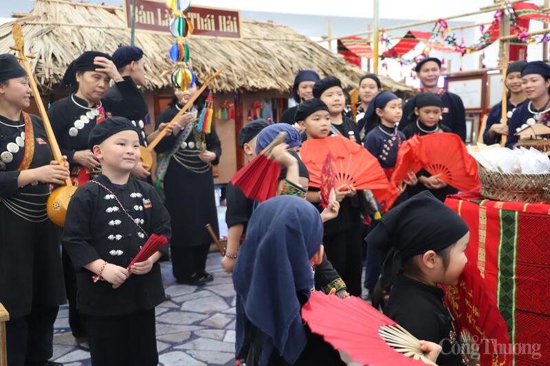 Bà con làng Thái Hải (Thái Nguyên) sẵn sàng cho Hội chợ Mùa Thu 2025. Ảnh: Hoa Quỳnh