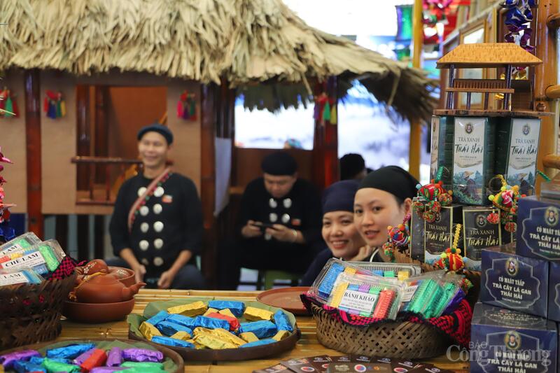  Hội chợ Mùa Thu: Bà con người Tày sẵn sàng làm ‘đại sứ’ văn hóa - 5