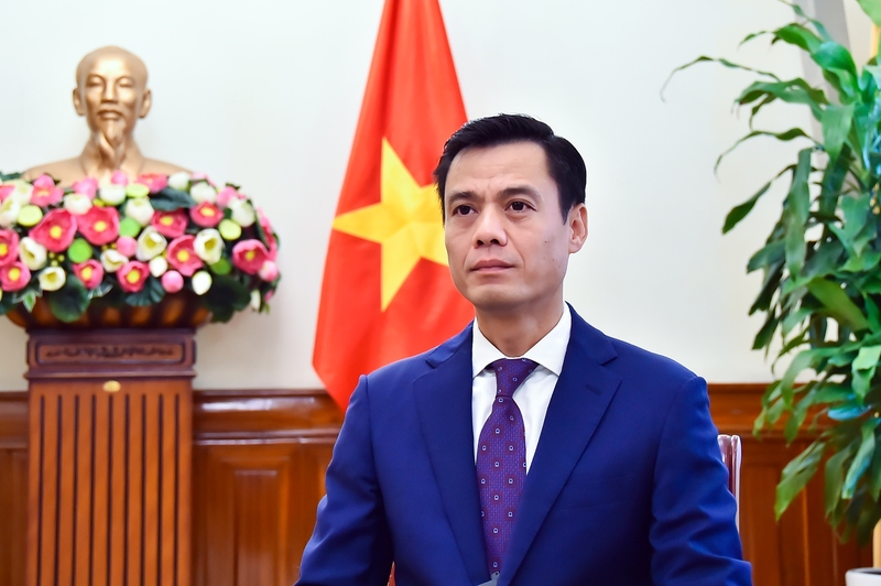 Thứ trưởng Bộ Ngoại giao Đặng Hoàng Giang trả lời báo chí về ý nghĩa chuyến công tác của Thủ tướng dự Okvip69 Đăng ký cá cược Cấp cao ASEAN lần thứ 47 và các Okvip69 Đăng ký cá cược liên quan. Ảnh: Nguyễn Hồng