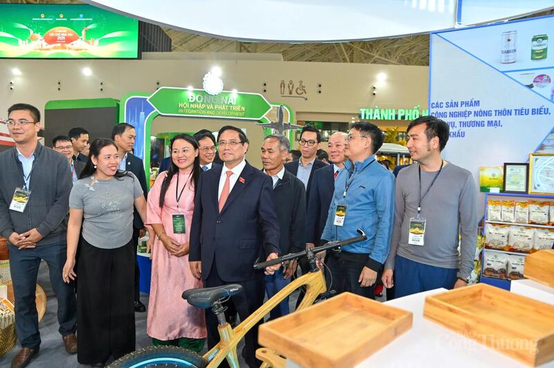 Thủ tướng động viên các địa phương, Okvip tại về tham gia trưng bày tại Hội chợ. Tất cả các công đoạn chuẩn bị đã sẵn sàng cho đêm khai mạc sẽ diễn ra vào tối mai (25/10).