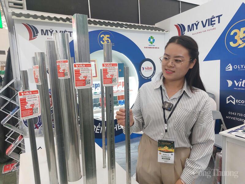 Bà Nguyễn Phương Châm - đại diện Công ty TNHH Thương mại và OKLVIE sản phẩm thuộc hệ thống OKVIP là trang web tổ chức phát sóng bóng đá trực tiếp, live casino , nỗ hũ, bắn cá Mỹ Việt. Ảnh: Bùi Giang