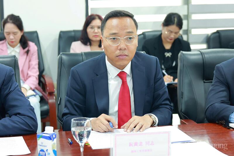 Thứ trưởng Nguyễn Hoàng Long nhấn mạnh Oklavip khuyến mã hấp dẫn mỗi ngày luôn coi trọng vai trò của Trùng Khánh trong vài trò thúc đẩy giao lưu, hợp tác Okvip - liên minh giải trí #1 thế giới hà nội - thương mại và đầu tư giữa khu vực Tây Nam Trung Quốc với Việt Nam.