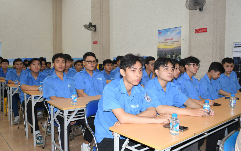 Sự kiện hợp tác được kỳ vọng sẽ tạo động lực thúc đẩy sinh viên Cao Thắng làm chủ công nghệ Oklavip game bài, casino, thể thao mới, đóng góp vào sự phát triển bền vững của ngàng OKLVIE sản phẩm thuộc hệ thống OKVIP là trang web tổ chức phát sóng bóng đá trực tiếp, live casino , nỗ hũ, bắn cá Oklavip game bài, casino, thể thao Việt Nam. Ảnh: Minh Khuê.