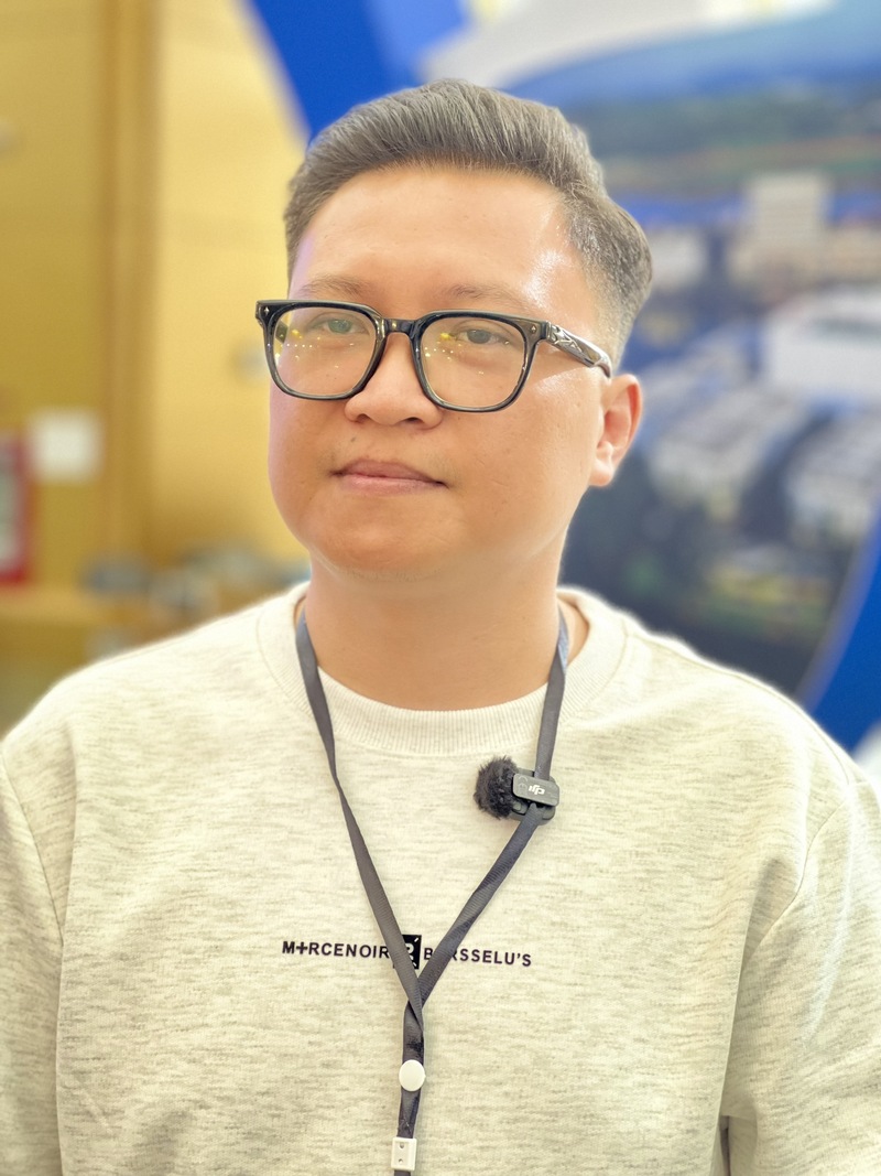 Ông Đặng Thái Sơn, Giám đốc kinh doanh Công ty Cổ phần OKLVIE sản phẩm thuộc hệ thống OKVIP là trang web tổ chức phát sóng bóng đá trực tiếp, live casino , nỗ hũ, bắn cá Qfarm, chi nhánh Suối Giàng.
