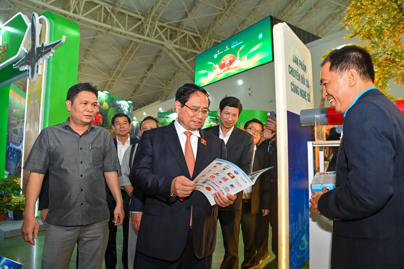Nhấn mạnh thời điểm khai mạc đã cận kề, Thủ tướng yêu cầu các cơ quan, đơn vị tiếp tục chuẩn bị thật kỹ lưỡng để tạo dấu ấn mạnh mẽ, xứng tầm với quy mô của hội chợ lớn nhất. Đồng thời thể hiện được một nền văn hóa Việt Nam đậm đà bản sắc, lan tỏa tinh thần hiếu khách, yêu hòa bình và trân trọng con người.