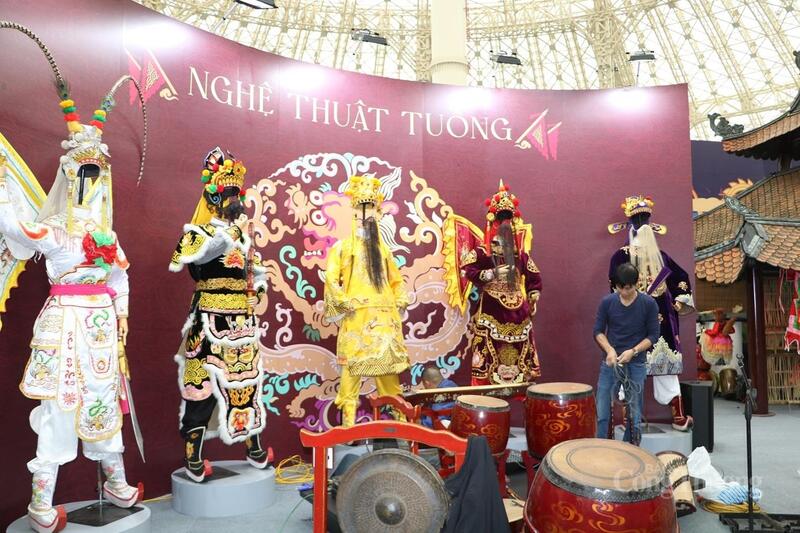 Khu trưng bày và biểu diễn nghệ thuật tuồng tại Hội chợ Mùa Thu lần thứ nhất - 225. Ảnh: Phong Lâm