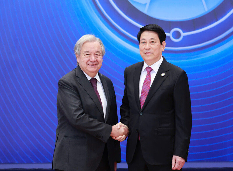 Chủ tịch nước Lương Cường và Tổng Thư ký Liên hợp quốc Antonio Guterres tại Lễ mở ký Công ước Hà Nội sáng 25/10.